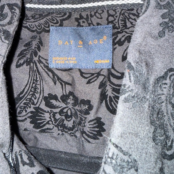 DAY & AGE Black Floral Patterned Button Shirt, Size Medium - Picture 2 of 4